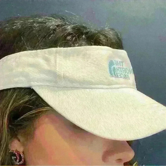 🍁4/$15 The Noth Face viser🍁 - Picture 2 of 6